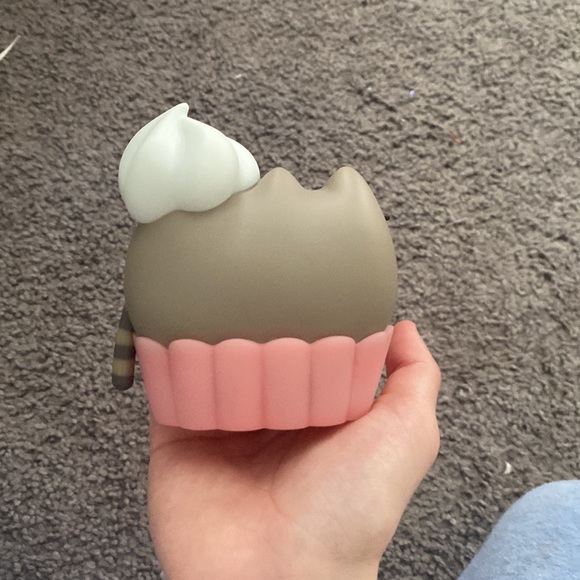 Pusheen exclusive pusheen box figure - Picture 3 of 3